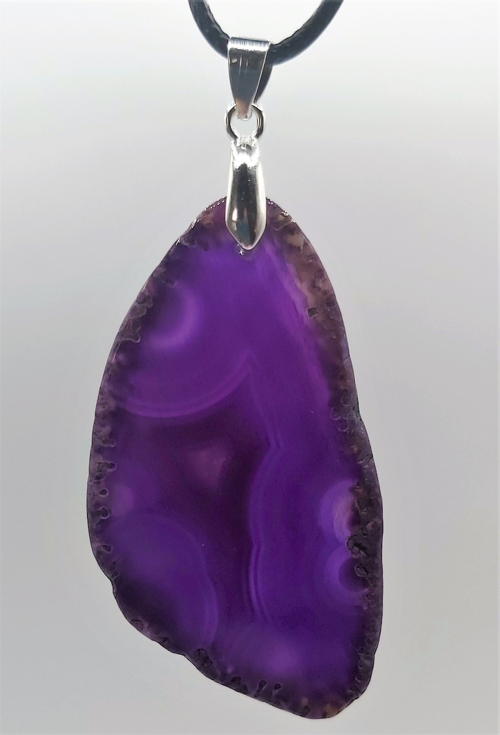 Collier avec Superbe pendentif Agate violette
