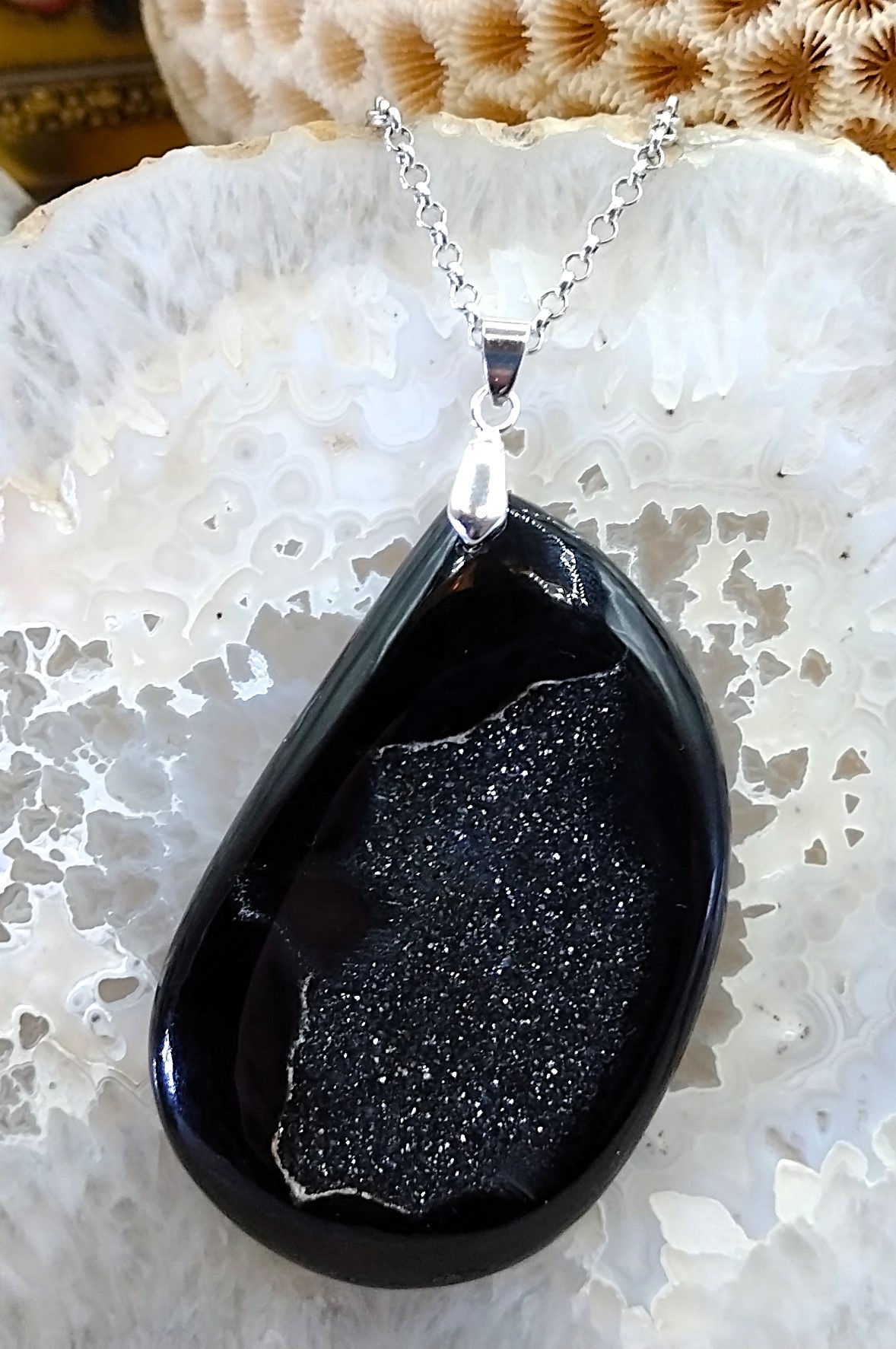 Agate noire "Druzy"