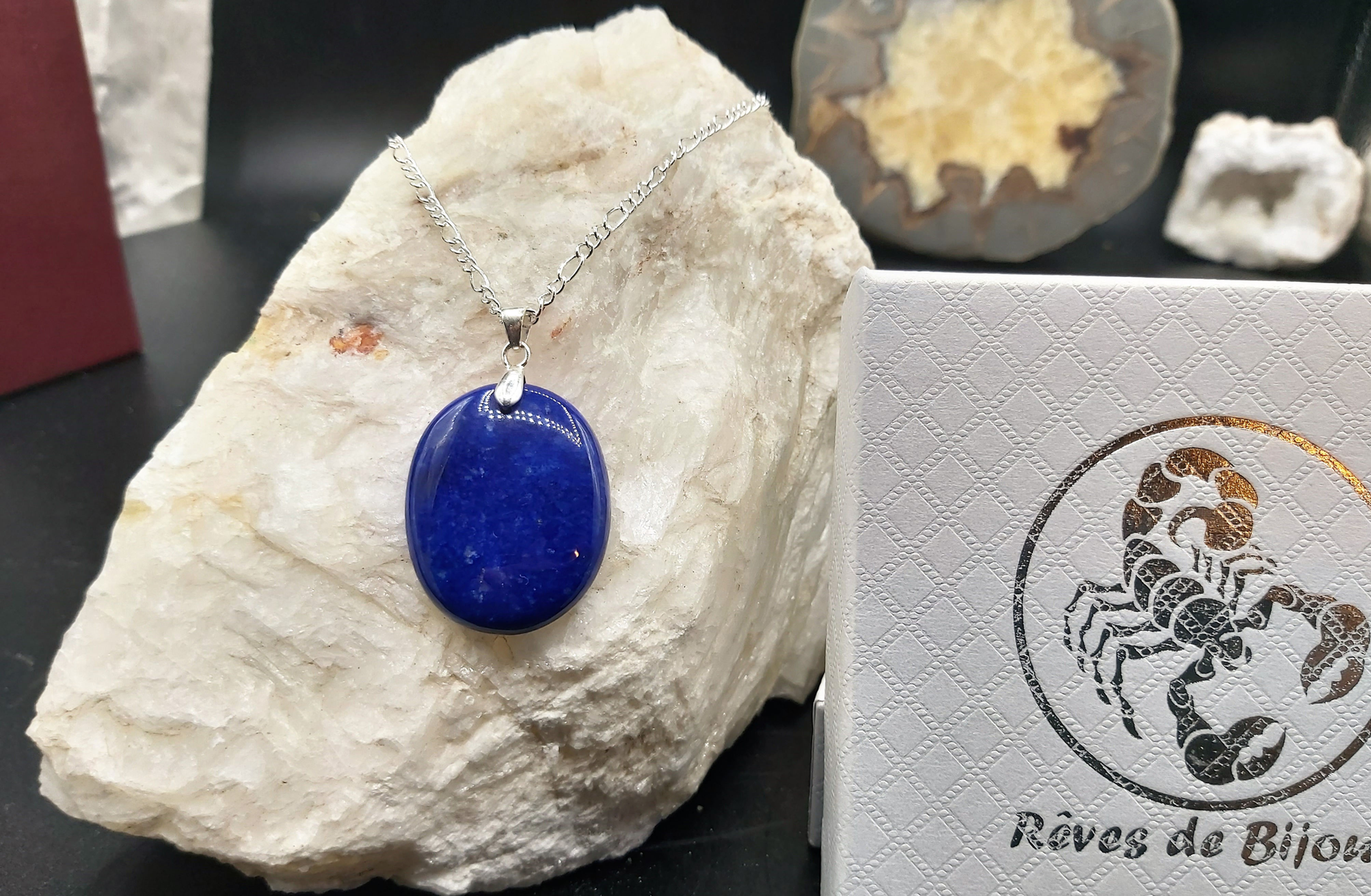 Collier avec très beau pendentif Lapis Lazuli