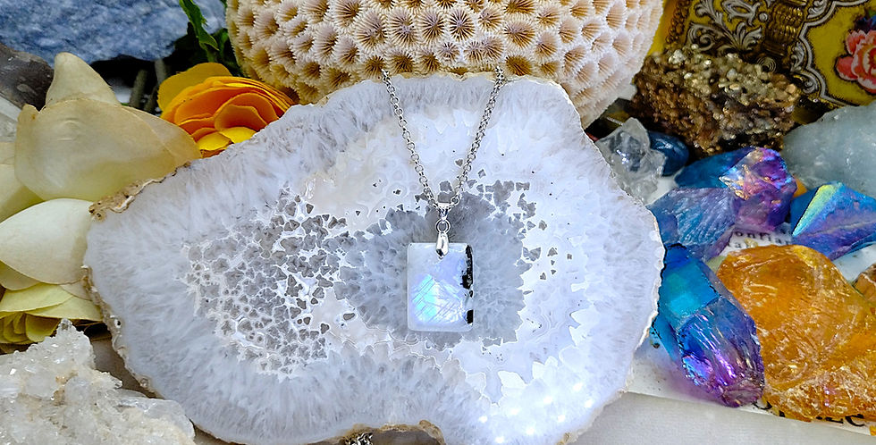 Miniature : Pierre de Lune avec Tourmaline noire