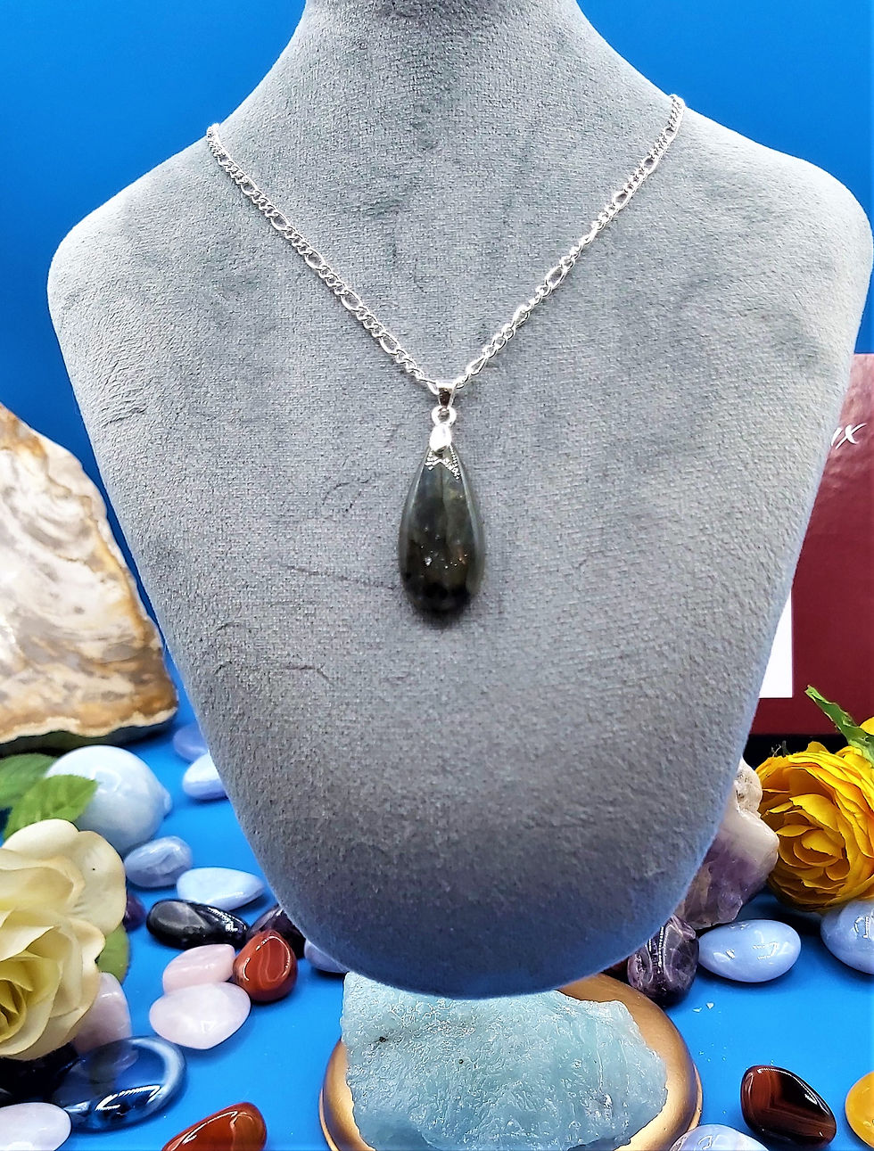 Collier avec joli petit pendentif Agate Mousse