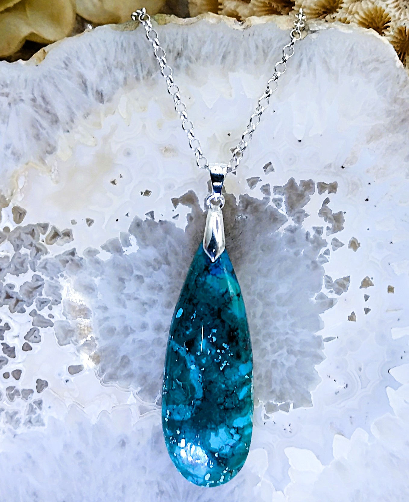 Chrysocolle dans Malachite