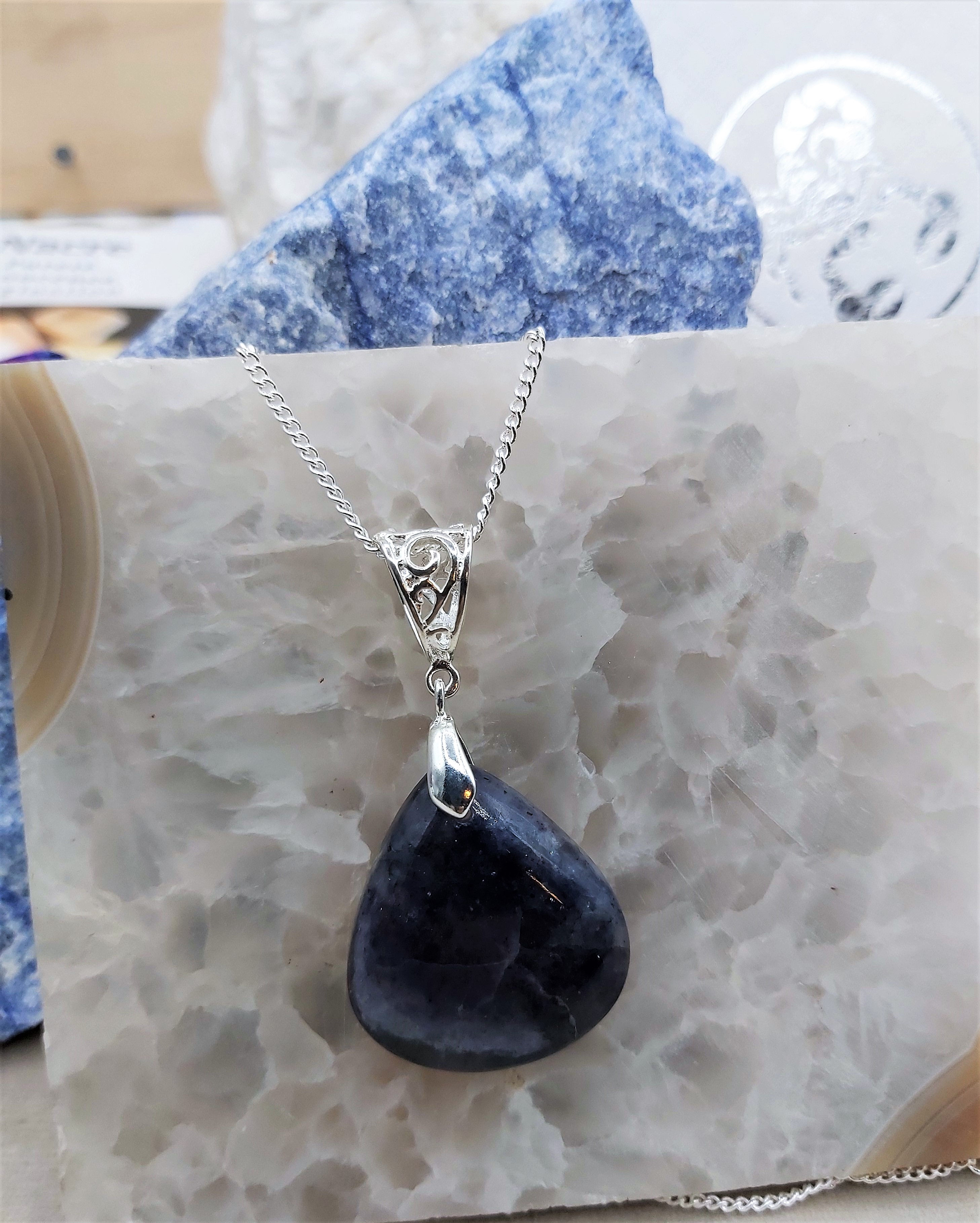 Pendentif Iolite (ou Cordiérite)