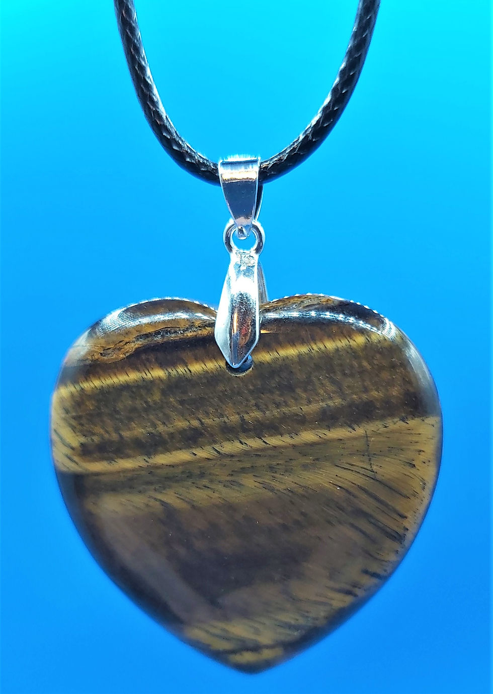 Collier avec joli pendentif Œil de Tigre en cœur