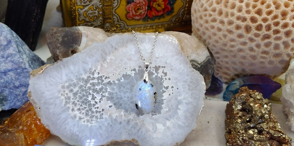 Miniature : Pierre de Lune avec Tourmaline noire