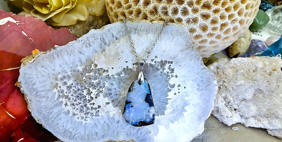 Miniature : Pierre de Lune avec Tourmaline noire