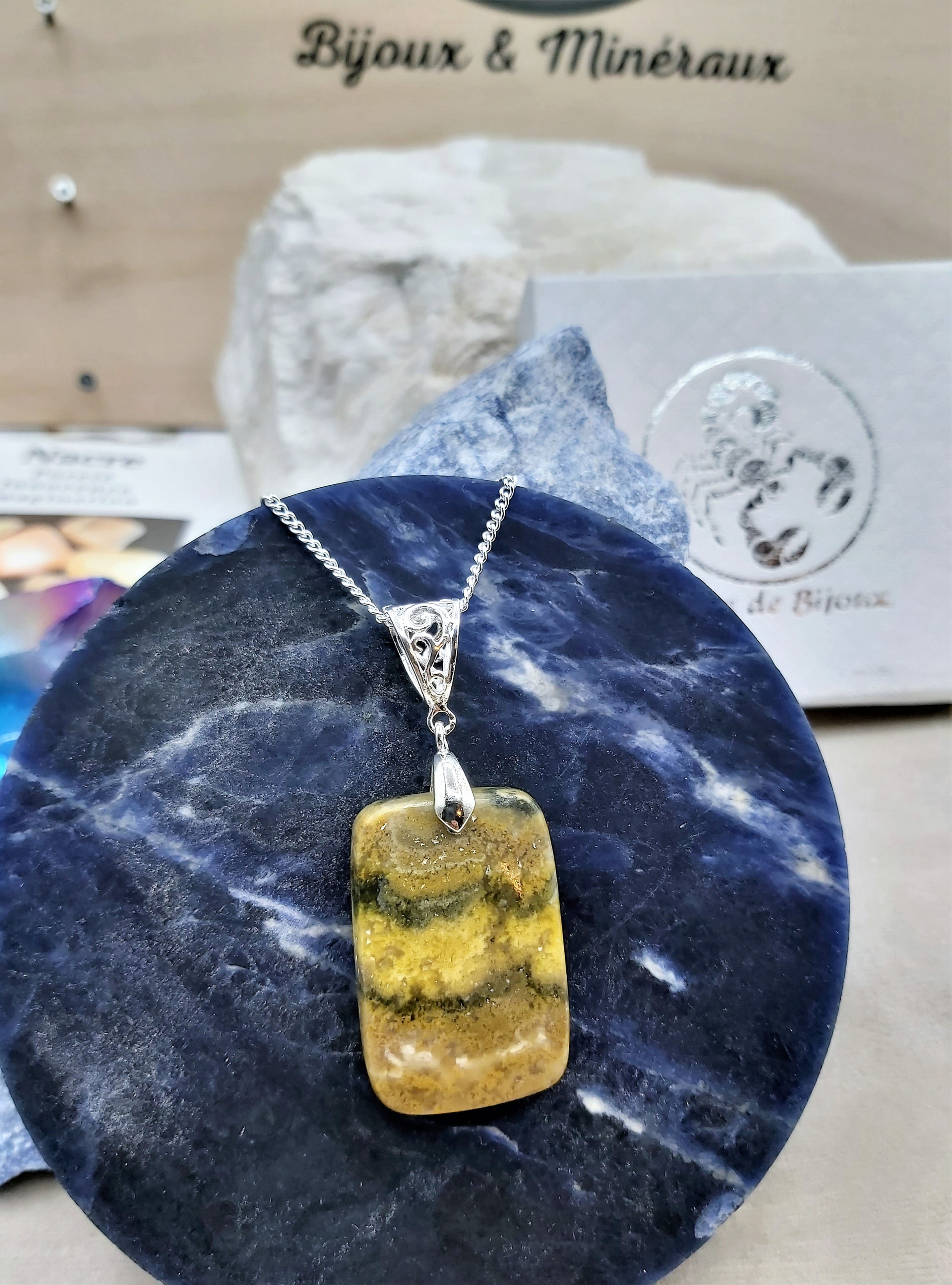 Collier avec magnifique pendentif Jaspe Bourdon