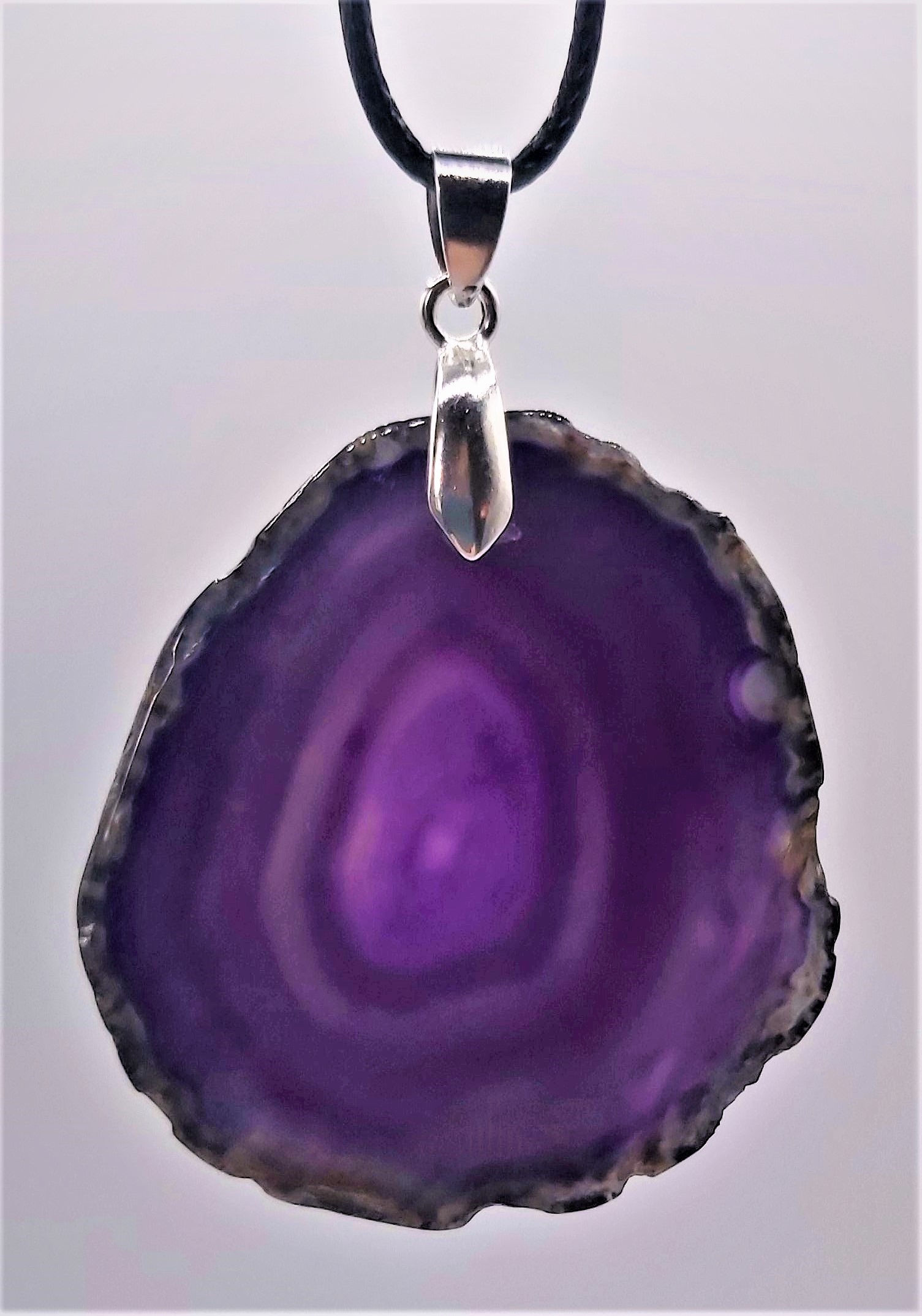 Collier avec Superbe pendentif Agate violette