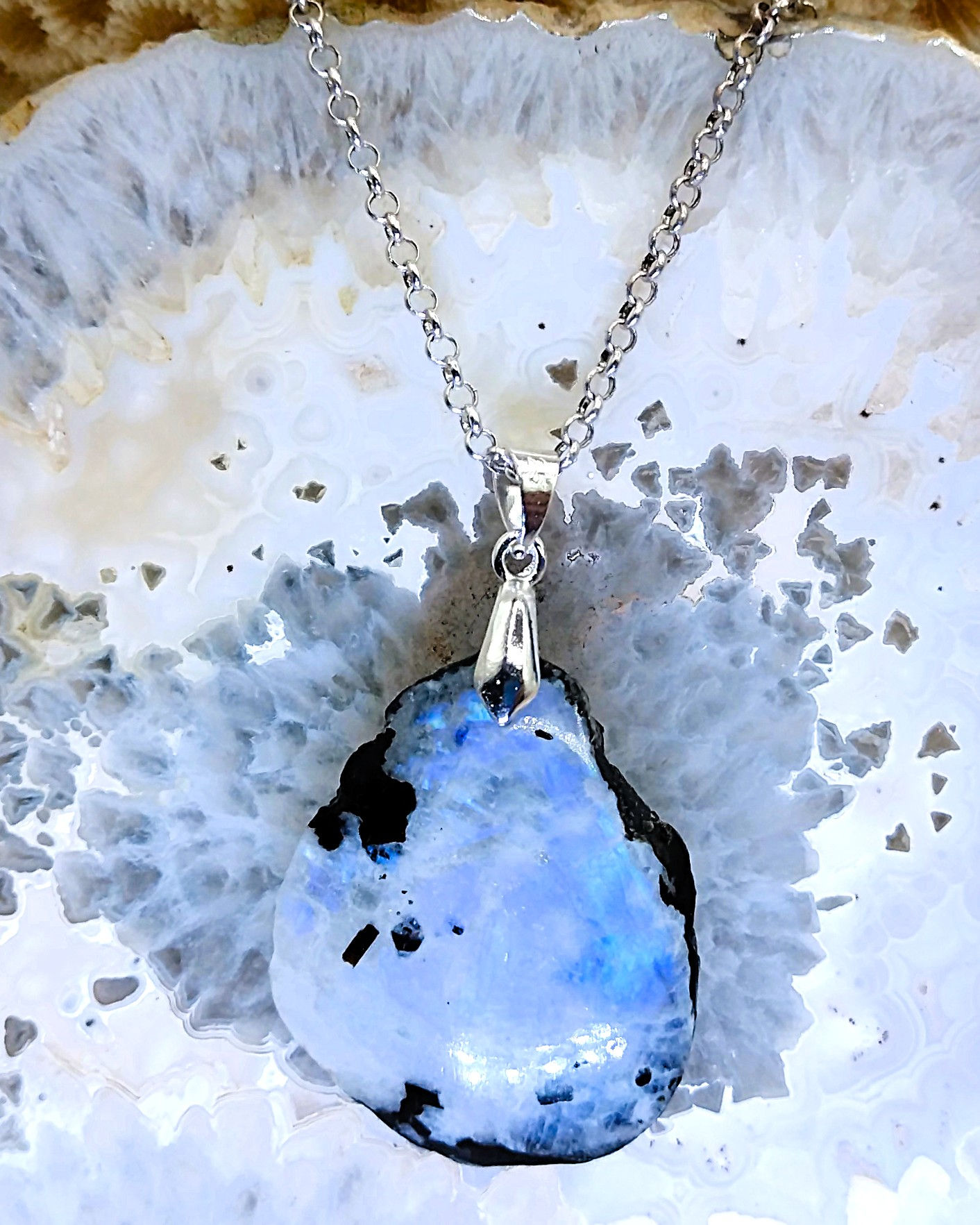 Pierre de Lune avec Tourmaline noire