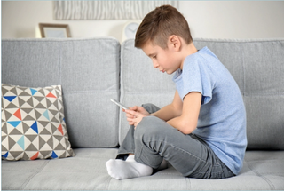 Correção de postura na infância e adolescência deve ser feita por especialistas