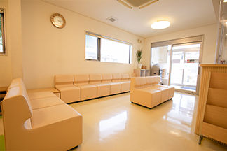 かとう耳鼻咽喉科待合室