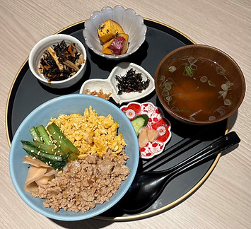 国産鶏そぼろ定食