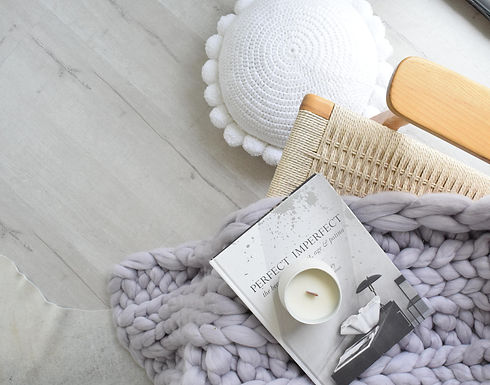 cottonpompomroundcushionwhite4.jpg