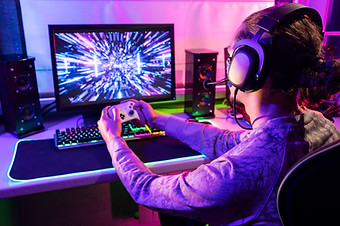 side-view-gamer-playing-indoors.jpg