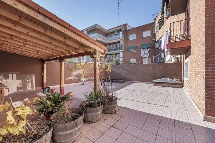 Mejora tu privacidad: 10 ideas detalladas para ocultar la vista del vecino en terraza