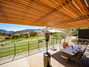 Cómo disfrutar de tu terraza aunque haga mucho viento