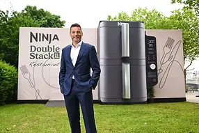 Fred+Sirieix+outside+Ninja+Double+Stacked+Air+Fryer+Restaurant.webp