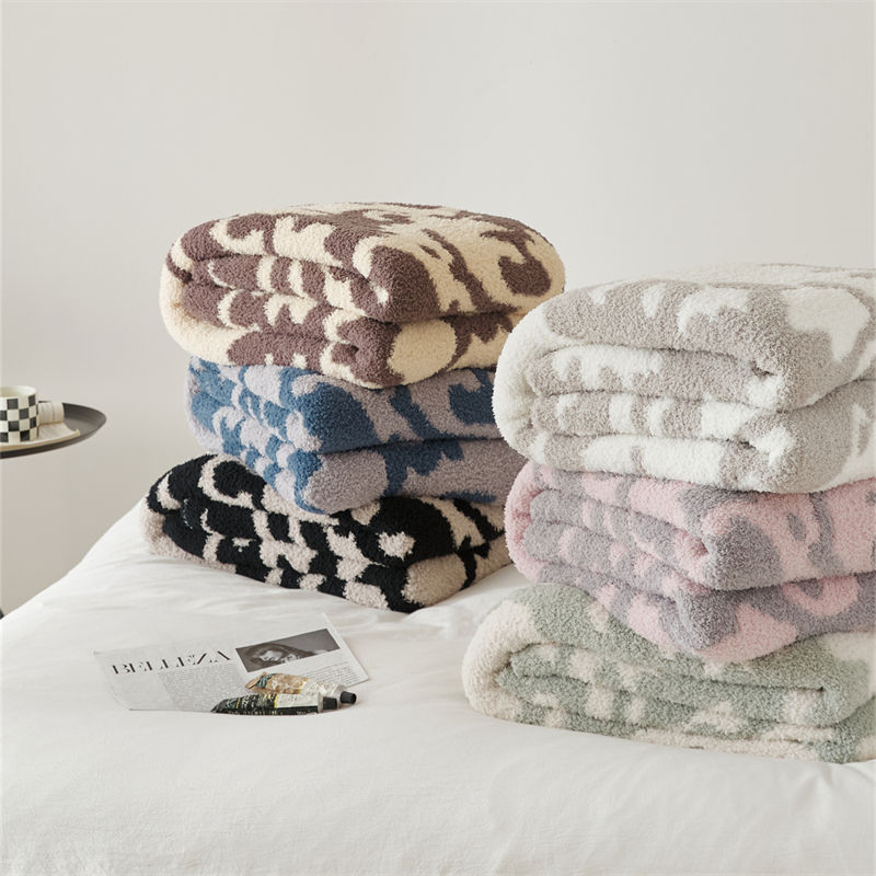 Thumbnail: Thick Chenille Throw with Baroque-Inspired Motifs – Winter Collection