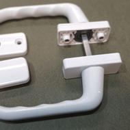 MANETA PARA CREMONA CON LLAVE BLANCA