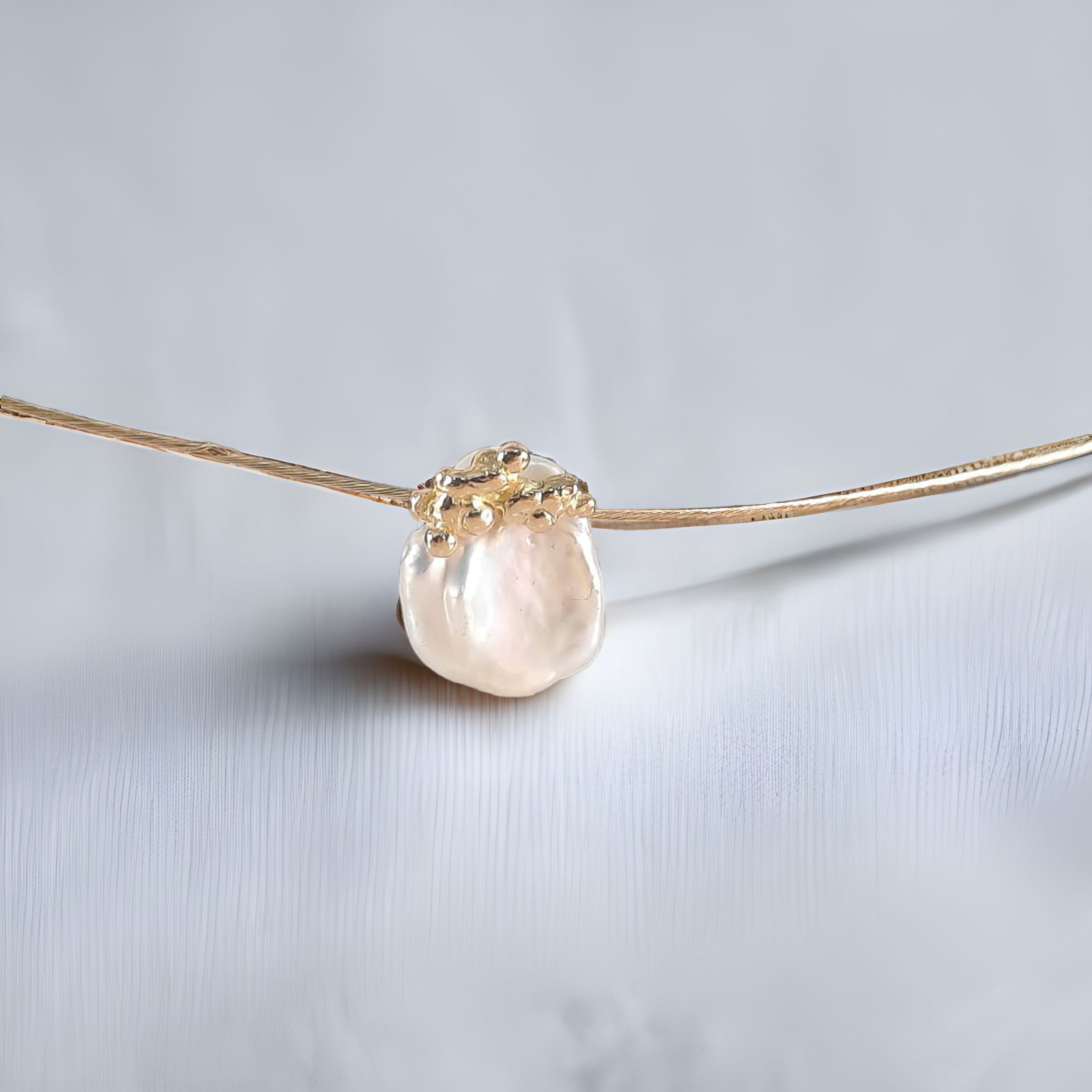 Collier pétal et grains en or 18k et pétal de culture de Keshi