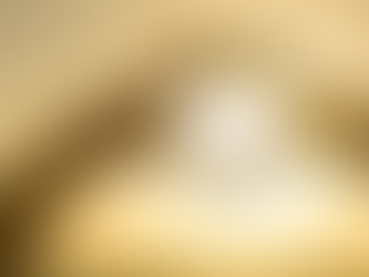 mãos unidas em formato de coração com o sol ao fundo