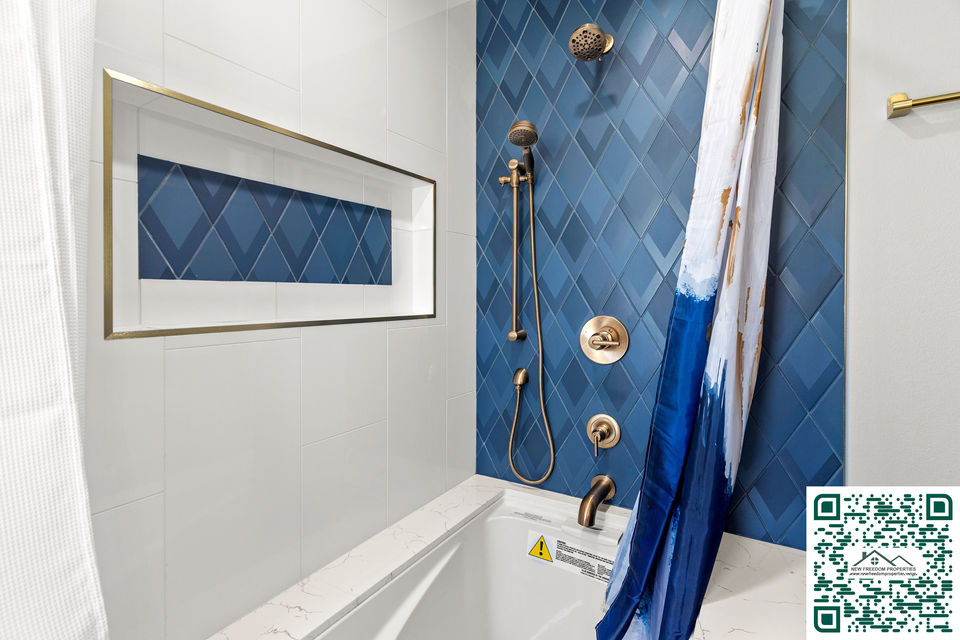 Modern Bathroom Renovation - Picture 7