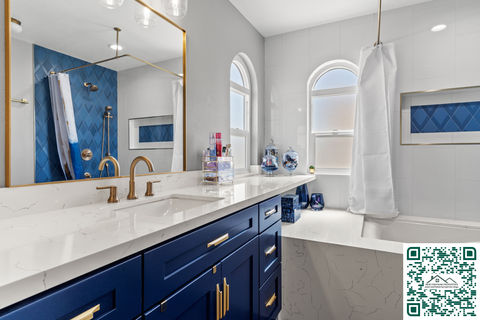 Modern Bathroom Renovation - Picture 3