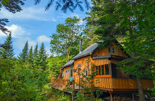 About off grid glamping rustic adventure escape. Nature in the wilderness cabin, Gatineau Valley, Mont Ste Marie, Lac Sainte Marie