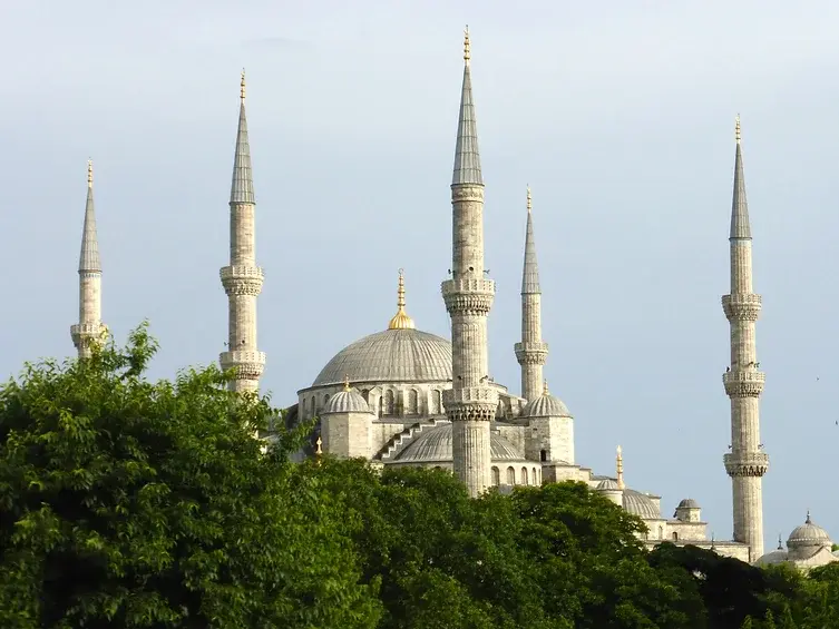 Istanbul:  Ultimate Travel Guide to the Bridge Between East and West