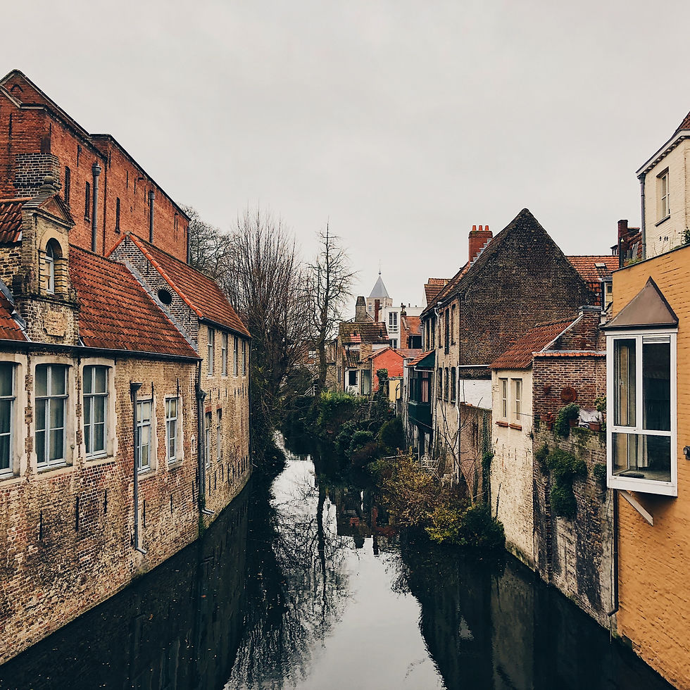 Os canais de Bruges na Bélgica