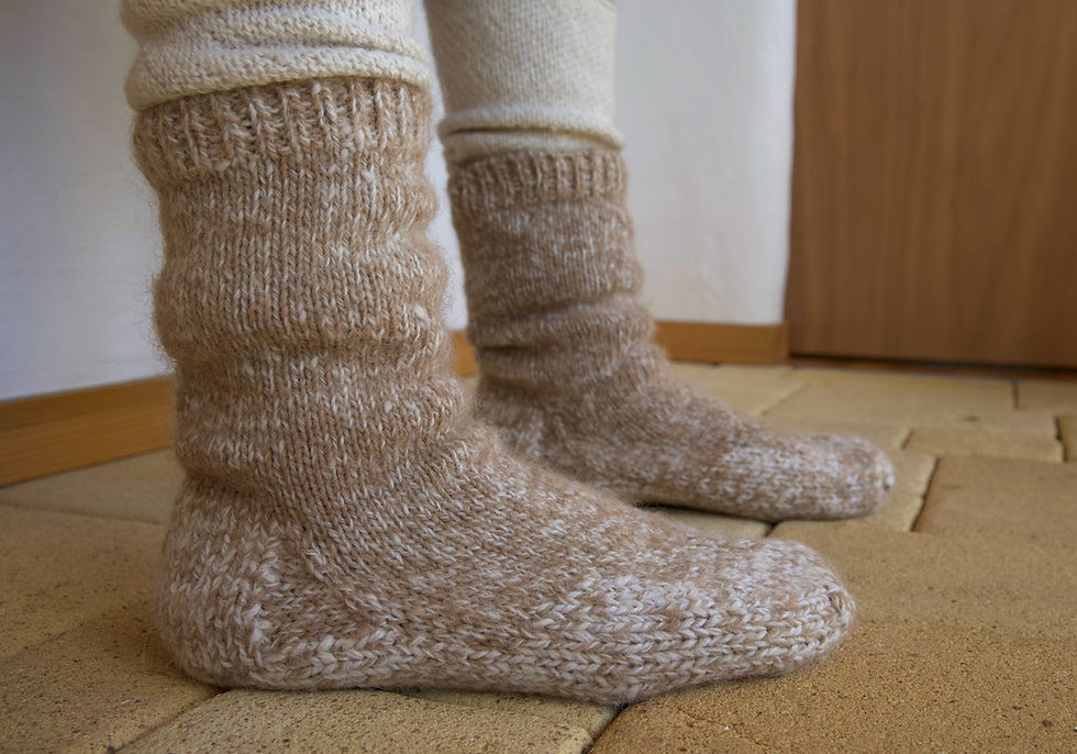 PUENTEさんのアルパカ手つむぎ・手編み靴下