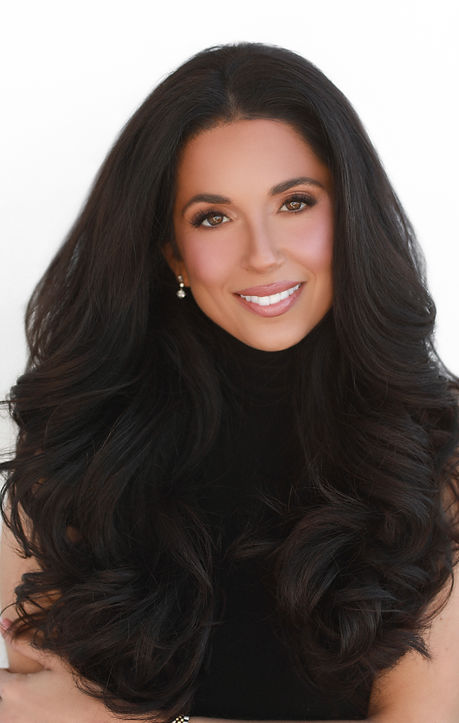 laura-difrancesco-corporate-attorney-headshot.jpg