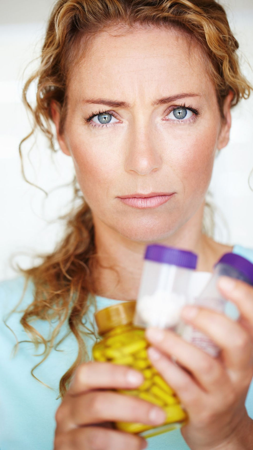 Persona automedicándose