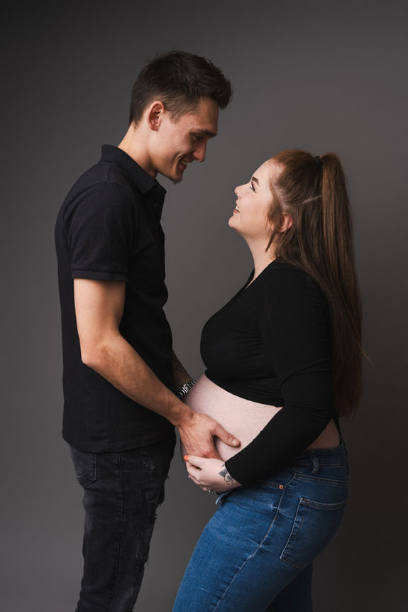 Séance photo grossesse en studio