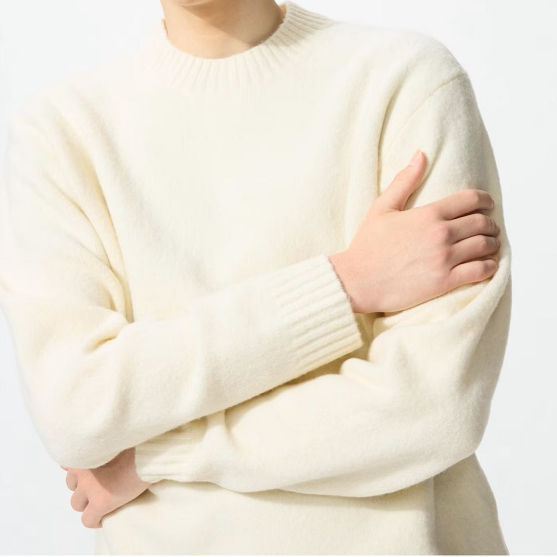 Thumbnail: UniQlo Soufflé Yarn Crew Neck Sweater 479235.