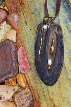 Driftwood Pendant (rocks) (9)