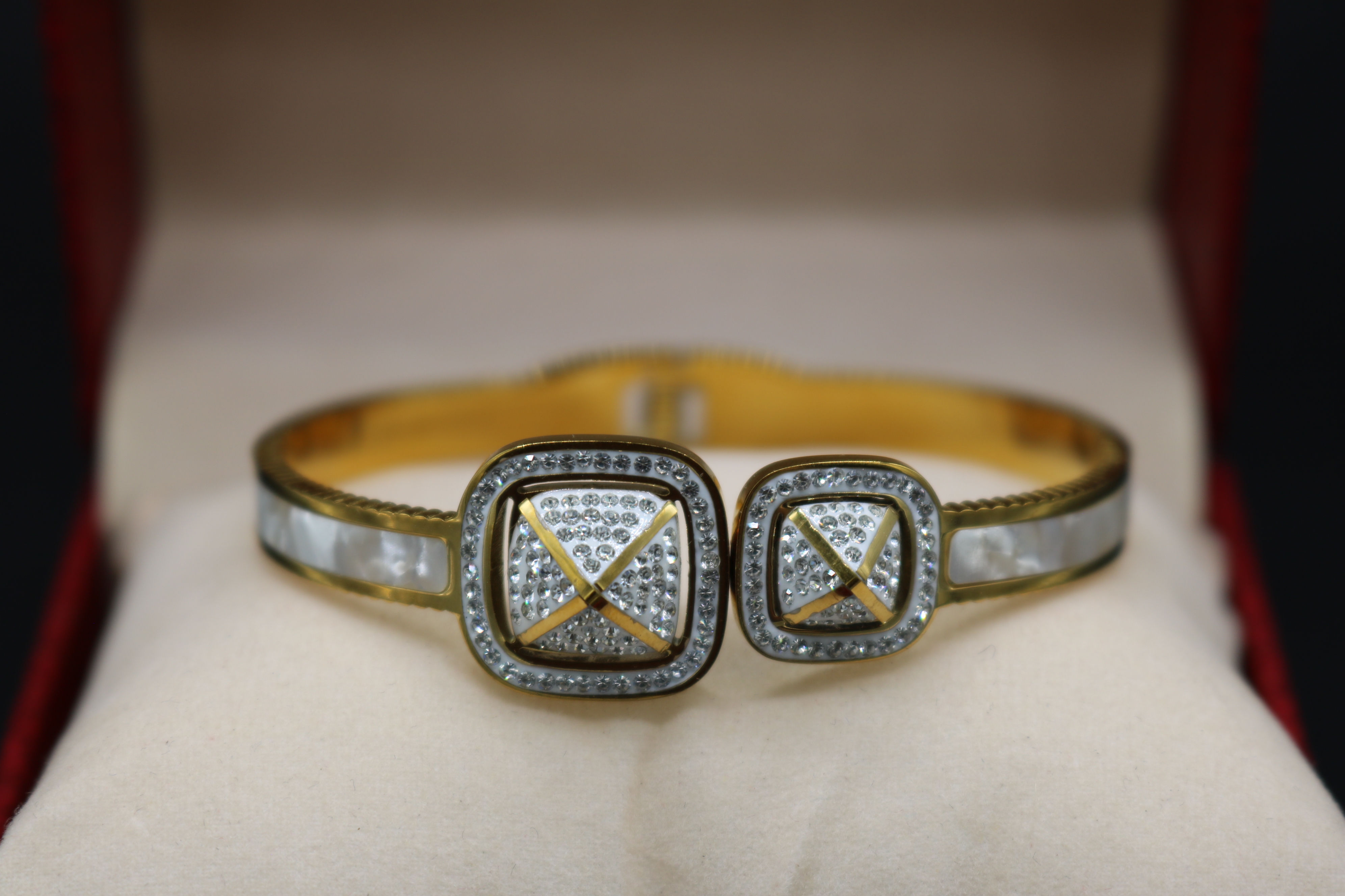 Marble Inlay Pyramid Crystal Bangle
