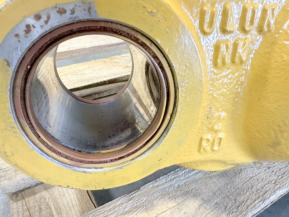 Thumbnail: Caterpillar 938 H  bucket tilt Cylinder rebuilt