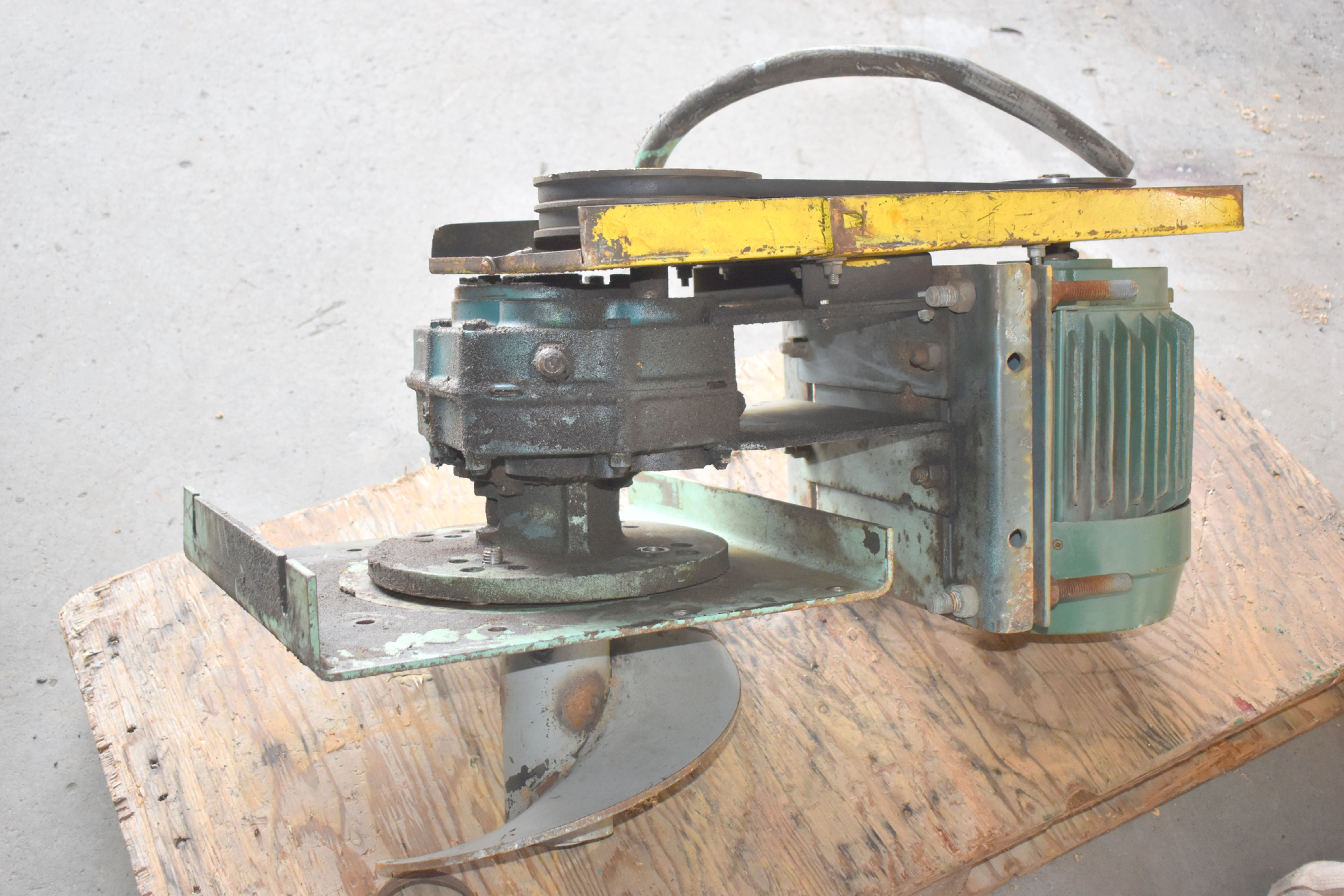 5hp Toshiba motor, Dodge SCXT 225XA Torque Arm speed reducer scxt225a