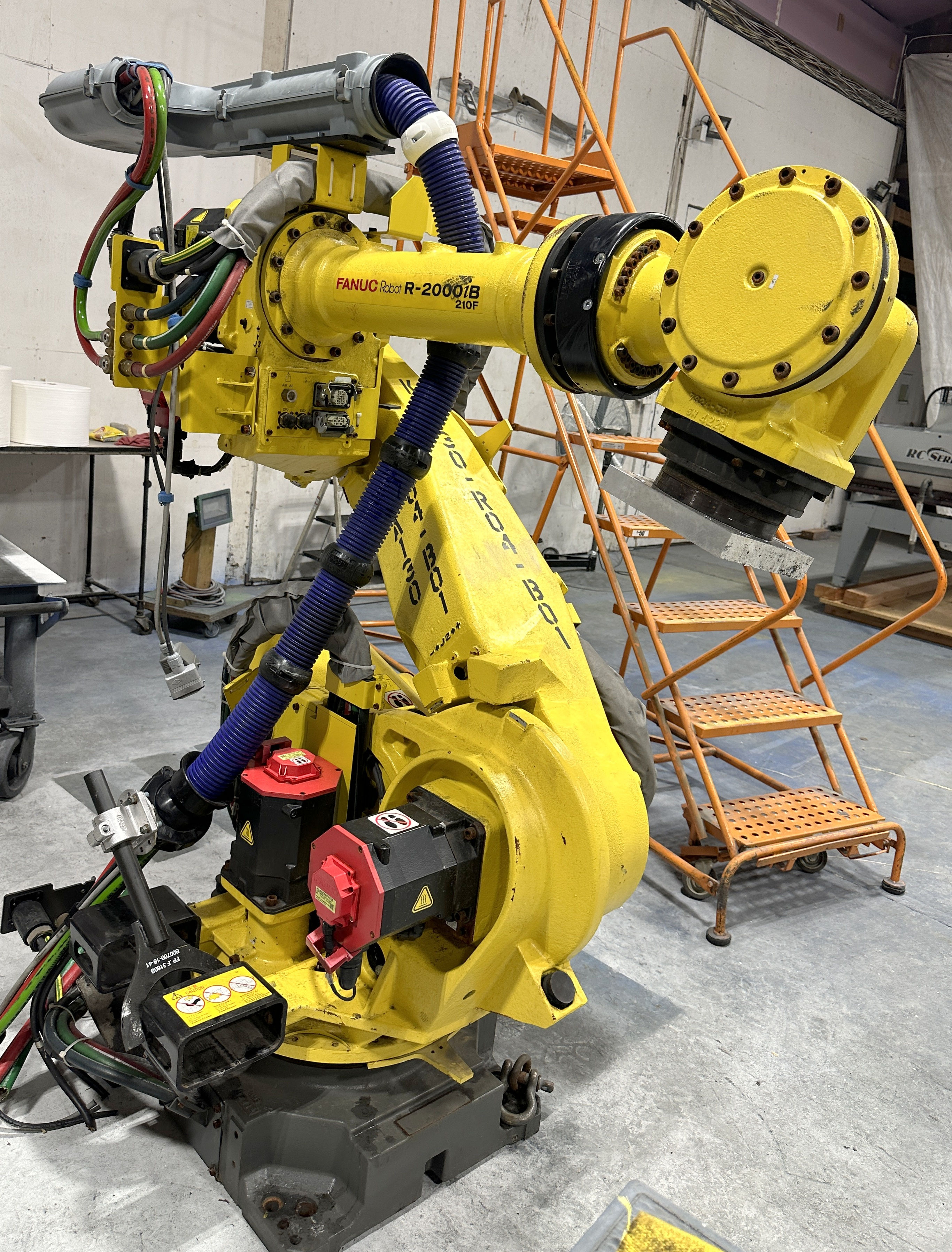 Fanuc  welding robots R-20001B 210F