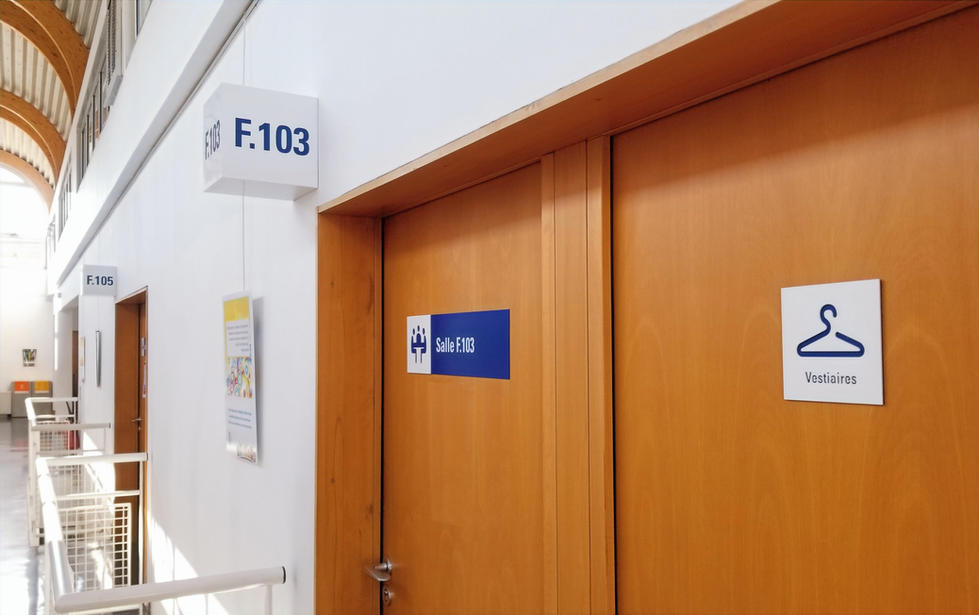 Drapeau signalétique pour identifier les espaces.