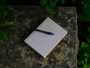 Mettre ses pensées par écrit avec le "journaling", un outil puissant pour travailler sur soi