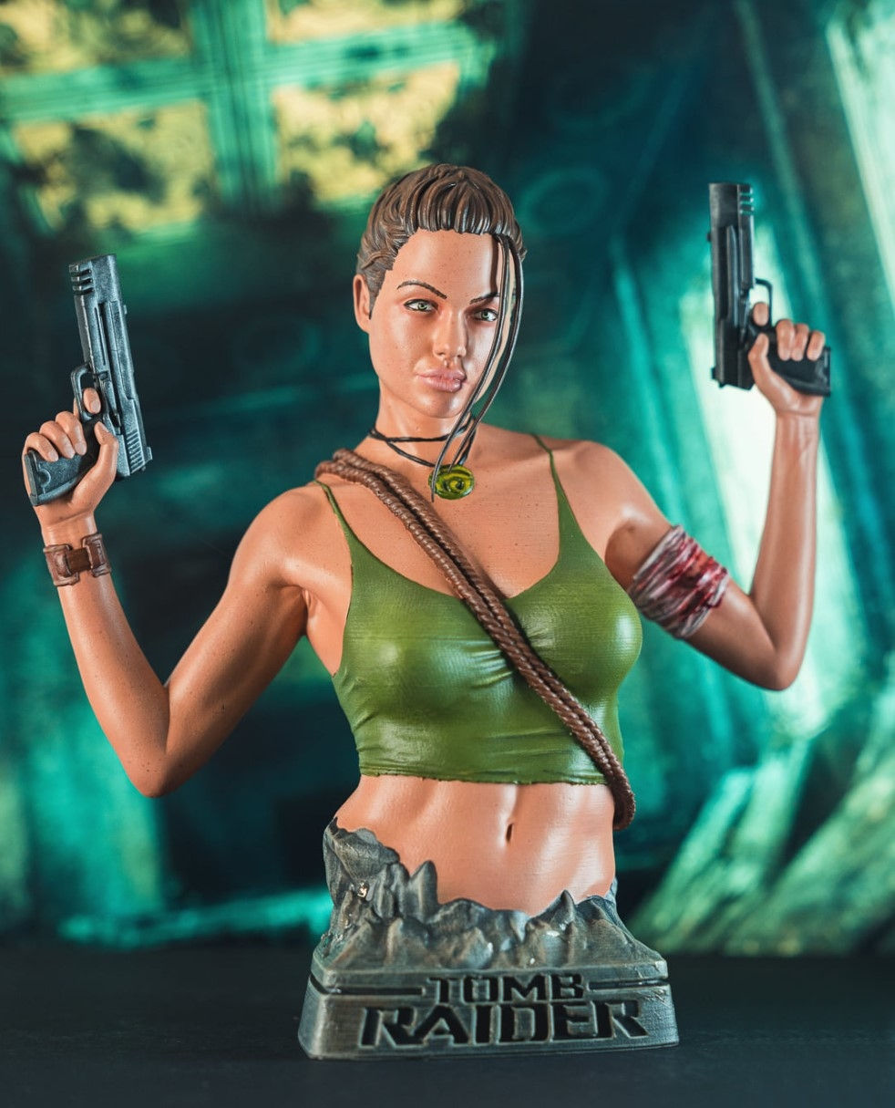 Angelina Jolie Tomb Rider Boyalı Büst 15 cm