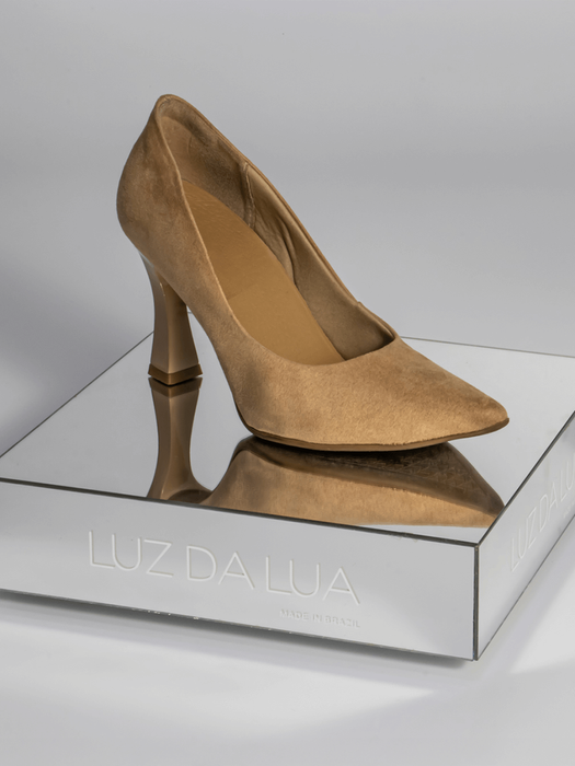 Expositor espelhado com sapato Luz da Lua