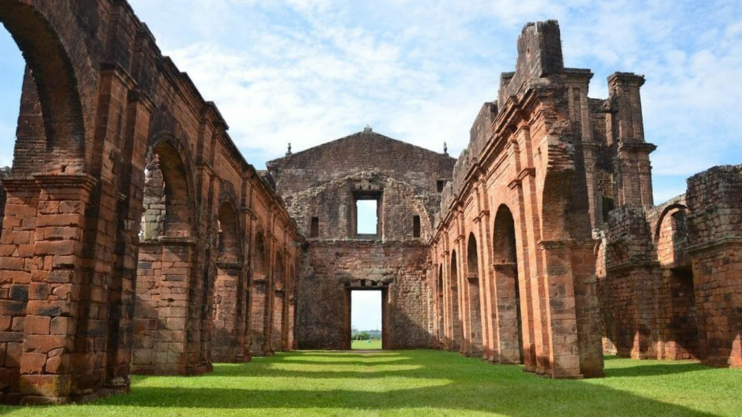 colunas das ruínas da igreja de são miguel