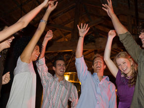 משחיקה להנעה: איך סדנת צחוק לעובדים משנה את הדינמיקה בצוות?