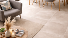 Effet bĂ©ton beige : le sol qui fait WAOUH avec votre intĂ©rieur ET votre BUDGET ! đ„