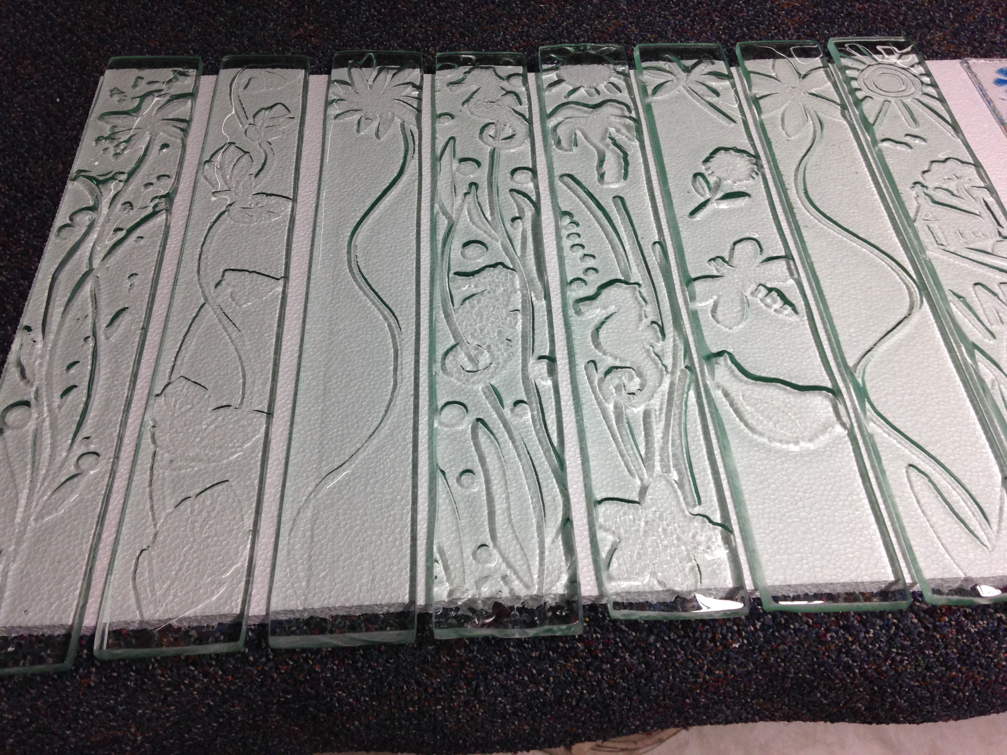 Plate glass garden totems
