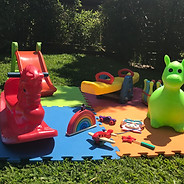 Plaza Blanda al aire libre con juguetes de madera