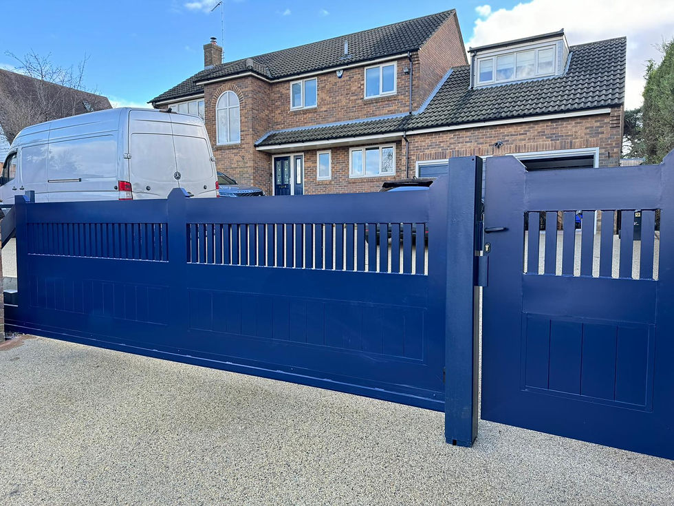 Miniatura: Sliding aluminum gate 